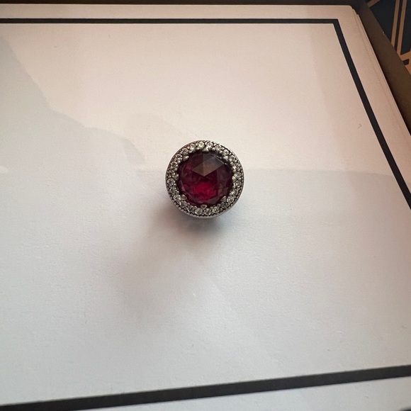 Pandora Retired Radiant Hearts Charm in sterling silver - Picture 4 of 8